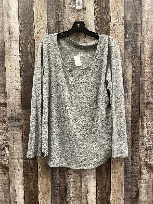 Top Long Sleeve By Maurices In Grey, Size: 1x