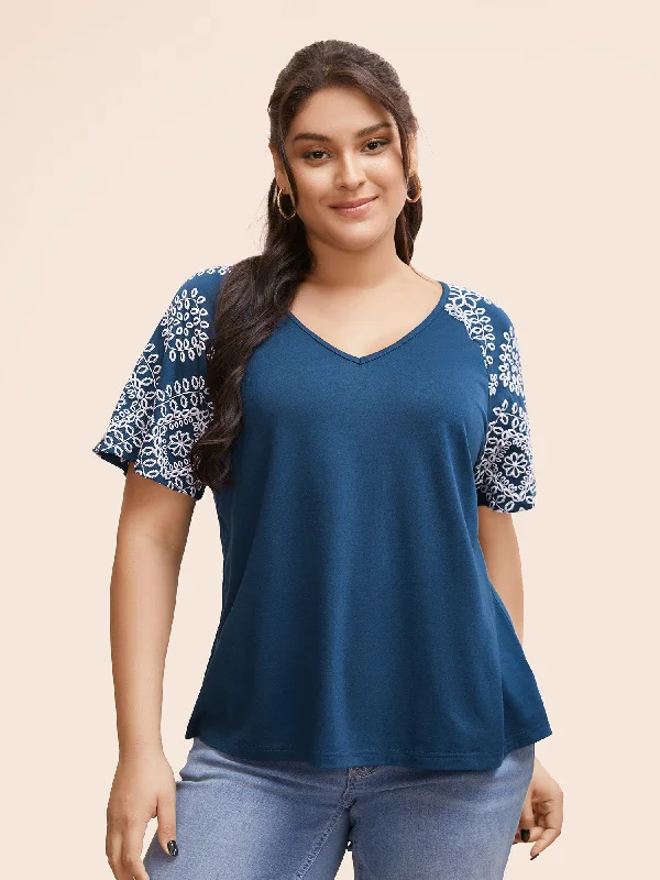 V Neck Boho Print Raglan Sleeve T-shirt